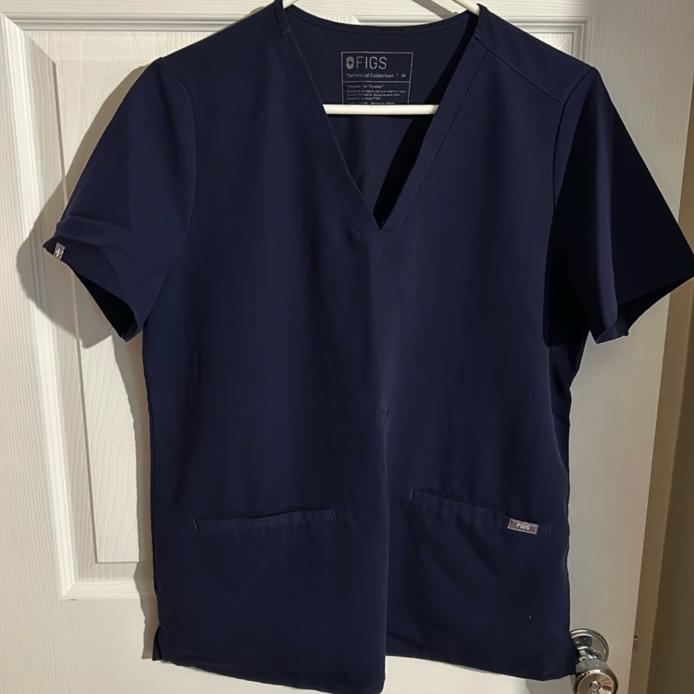 Figs Casma 3 pocket scrub top
